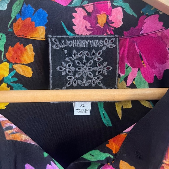 Johnny Was bright multi-coloured tropical floral silk button-up short shirt - Picture 3 of 7